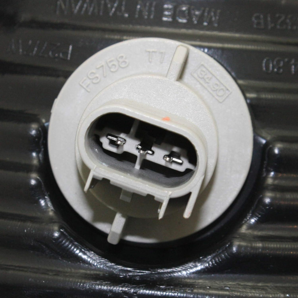Tail Light RH Outer Assembly Halogen with Turn Signal Light Bulb J6898