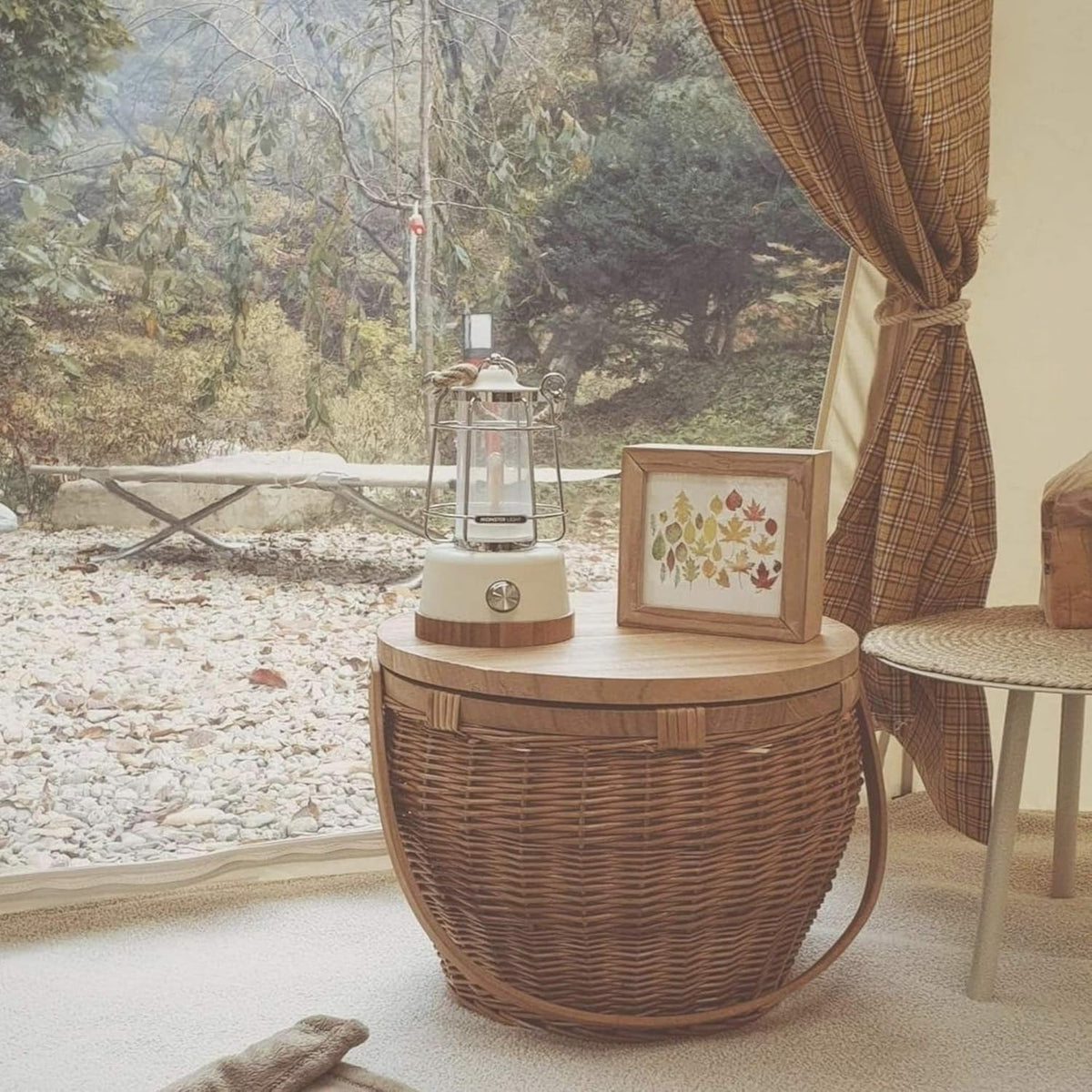 Large Wicker Picnic Basket with Lid and Handle E56995