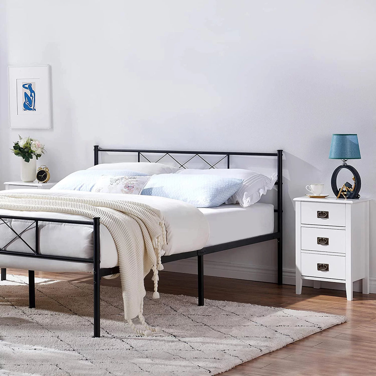 White 3 Drawer Nightstand with Solid Wood Legs C807